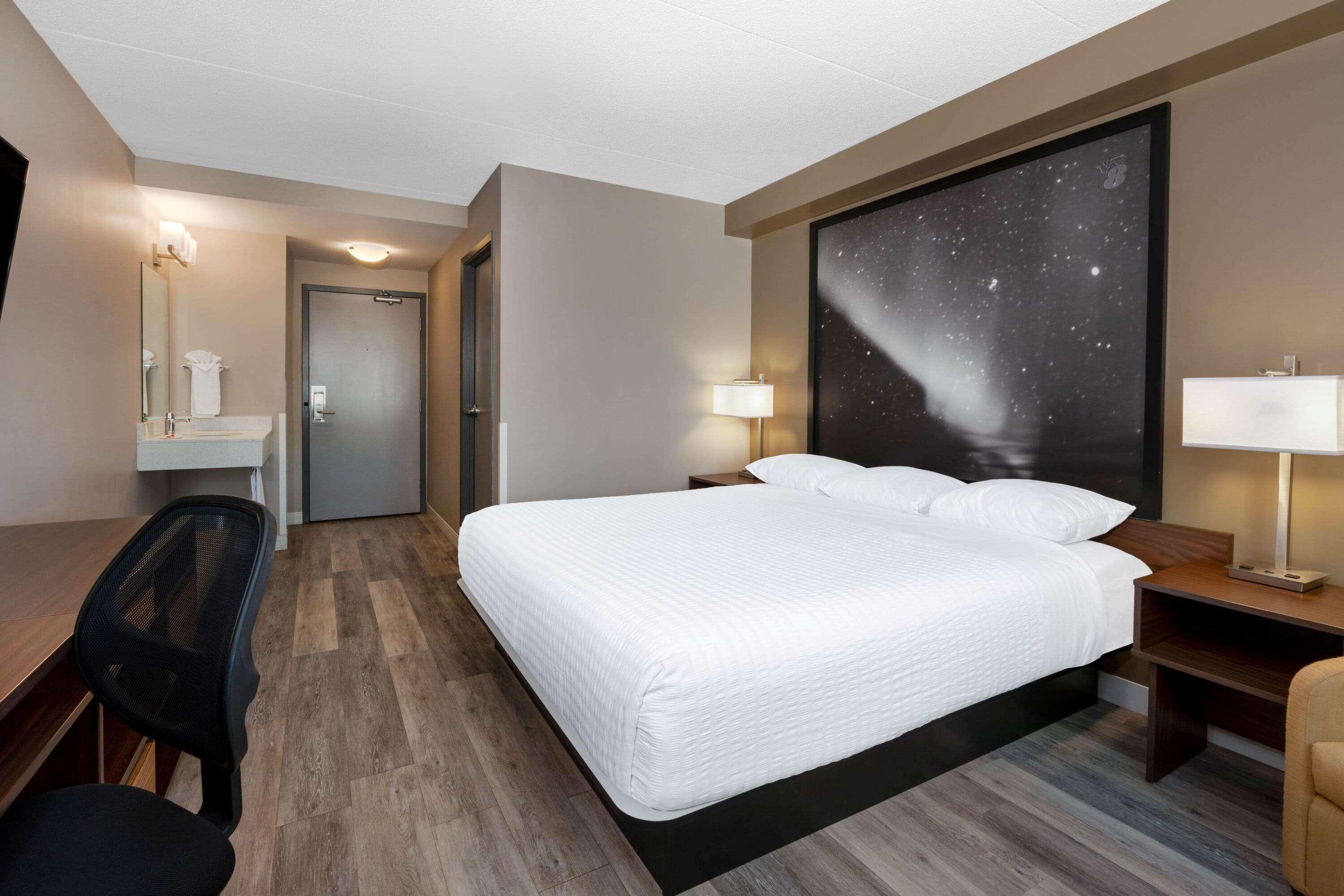 Super 8 By Wyndham Winnipeg West Exterior photo