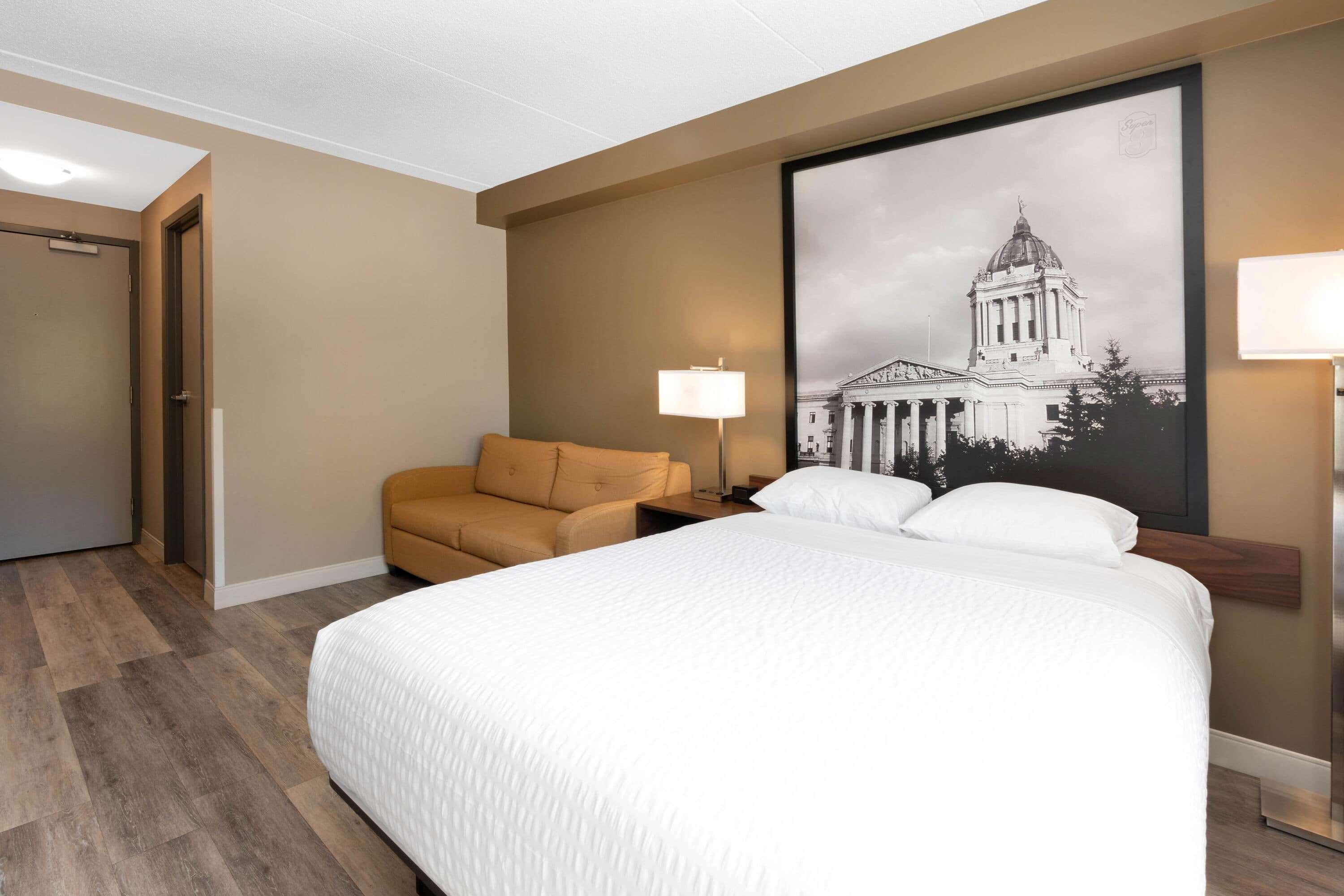 Super 8 By Wyndham Winnipeg West Exterior photo