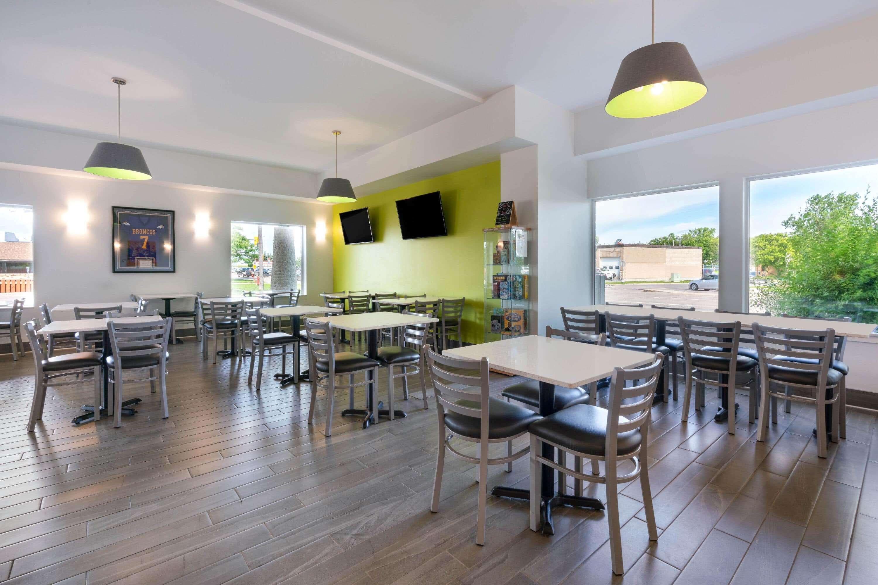 Super 8 By Wyndham Winnipeg West Exterior photo