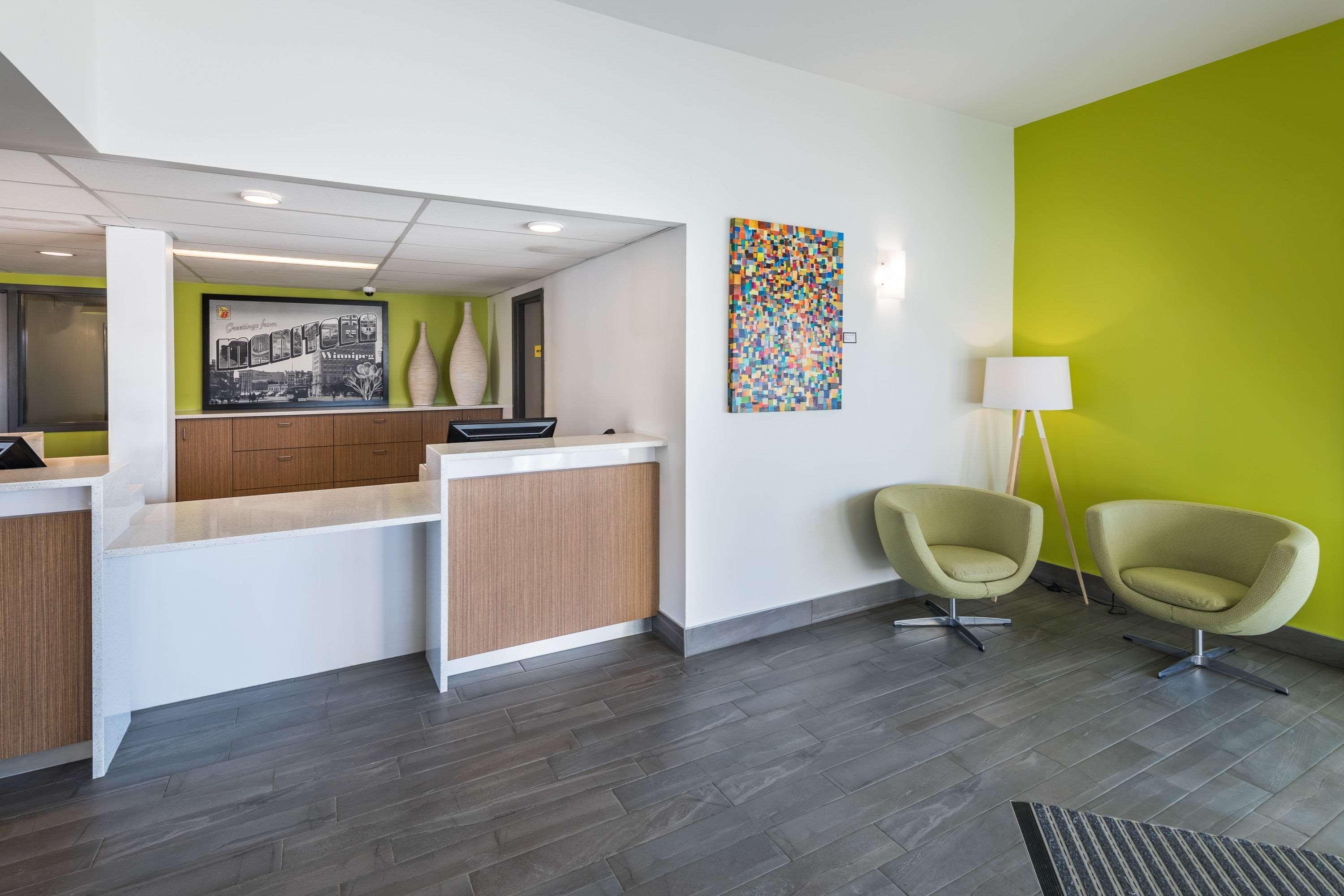 Super 8 By Wyndham Winnipeg West Exterior photo