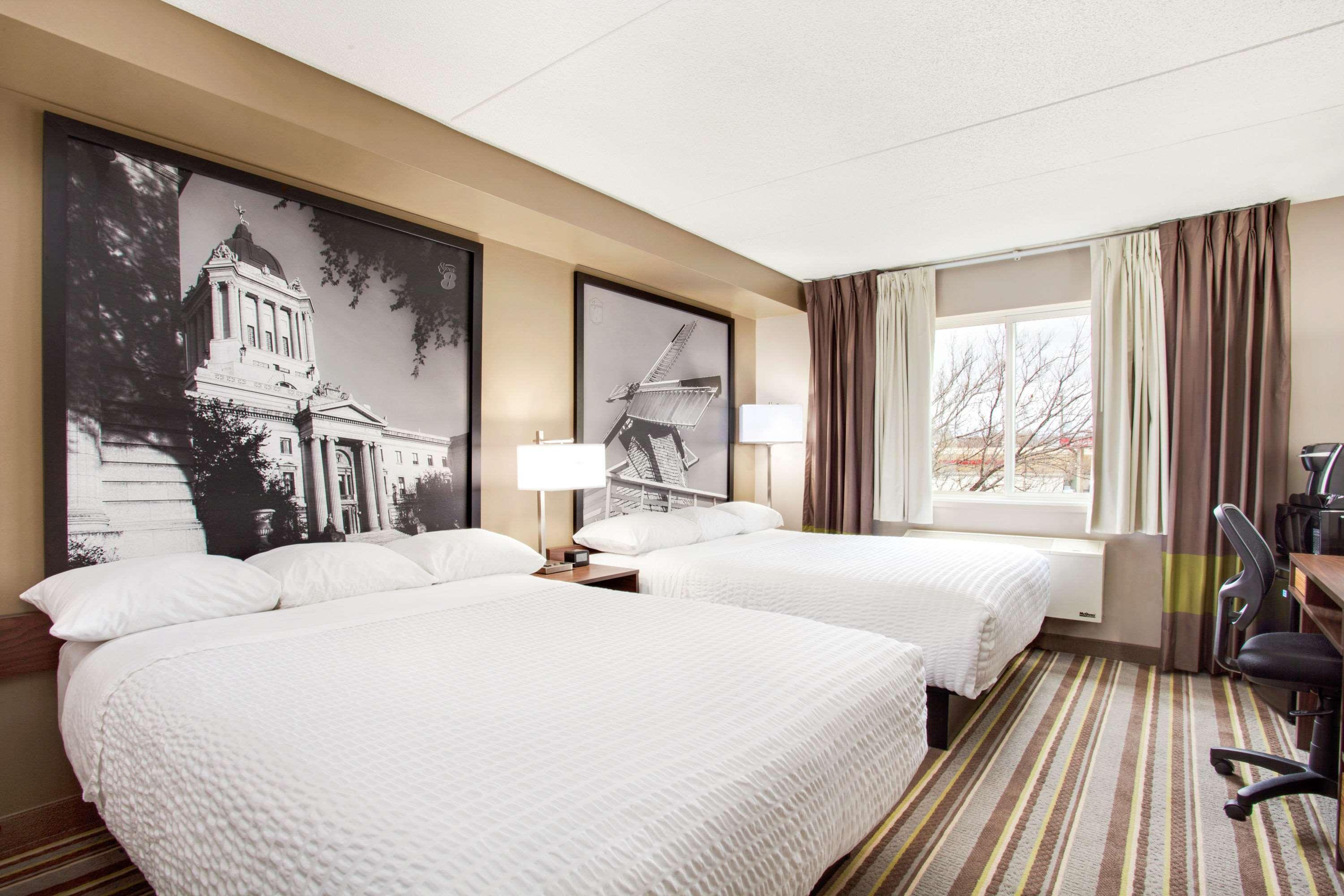 Super 8 By Wyndham Winnipeg West Exterior photo