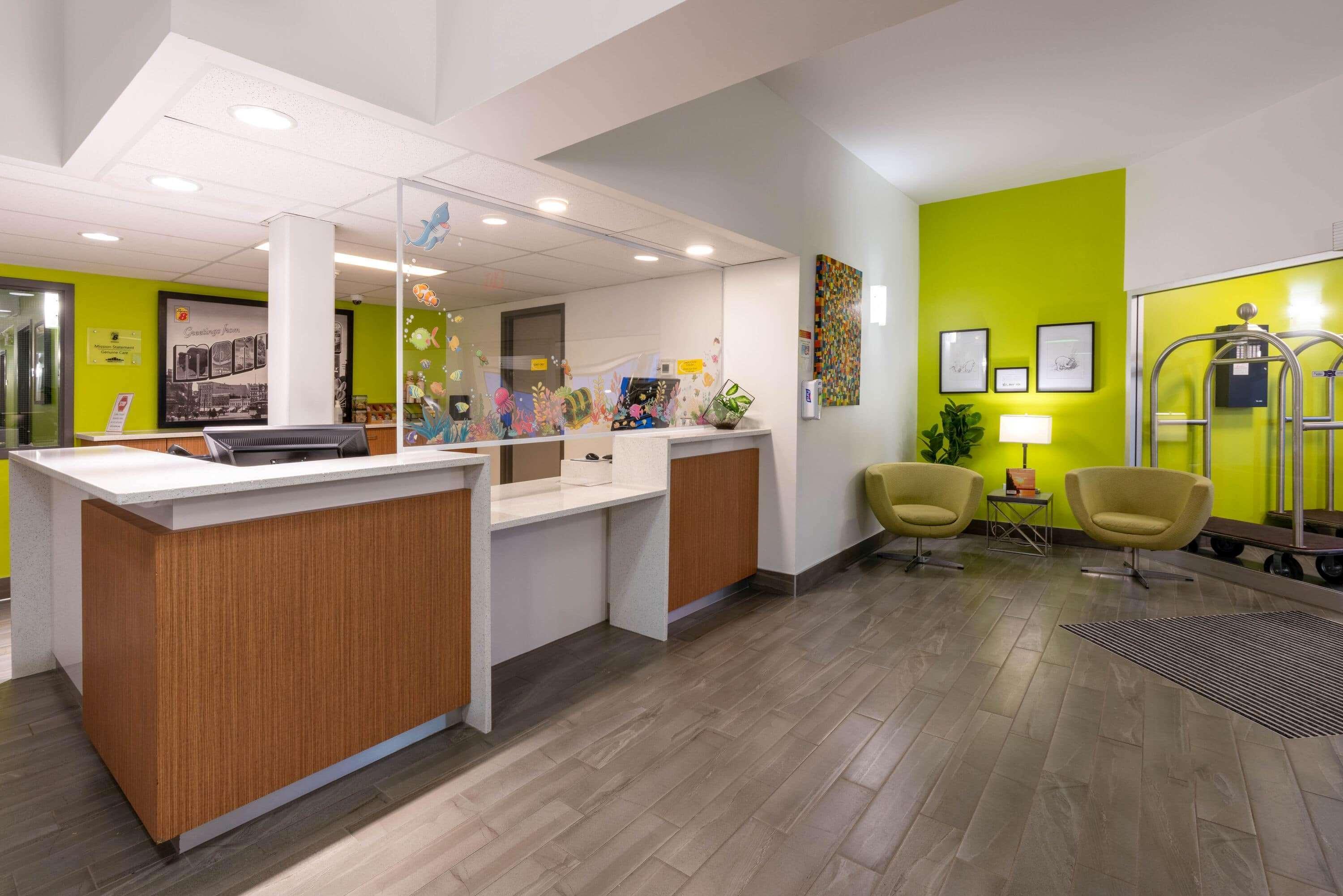 Super 8 By Wyndham Winnipeg West Exterior photo