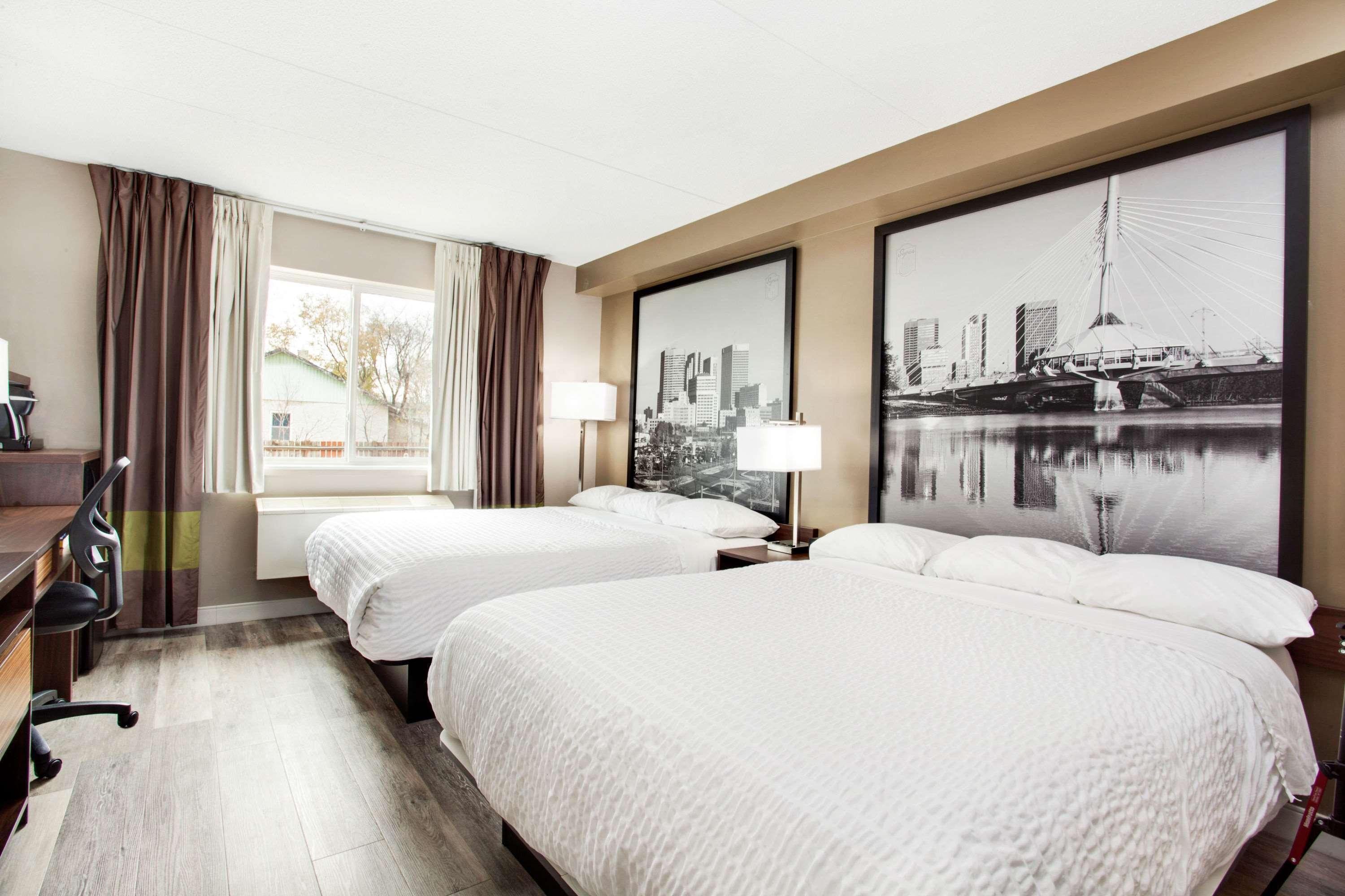 Super 8 By Wyndham Winnipeg West Exterior photo